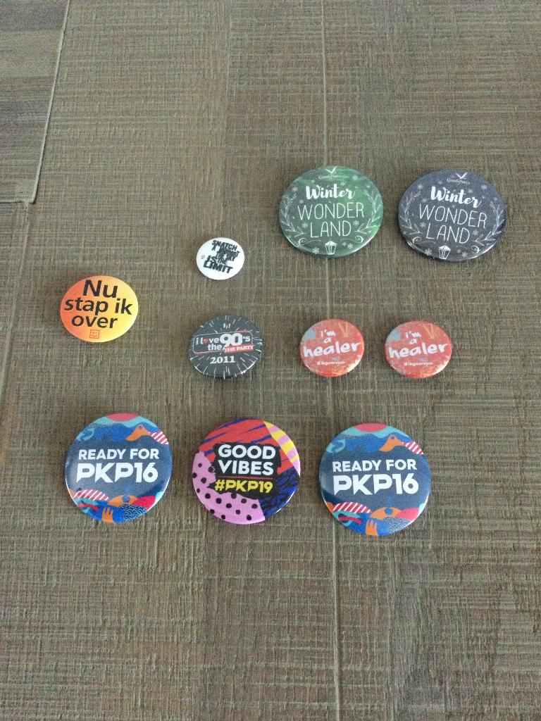 Buttons - Broches, Verzamelen, Ophalen of Verzenden, Zo goed als nieuw