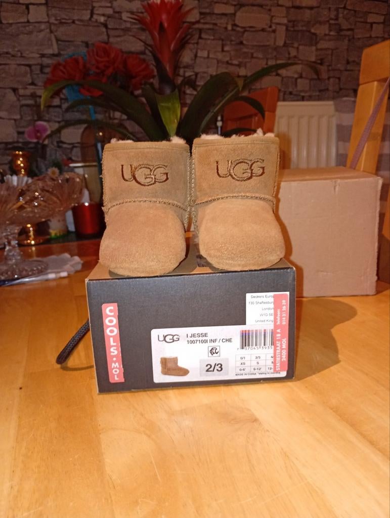 Uggs baby, Kinderen en Baby's, Ophalen, Ugg, Jongen of Meisje, Zo goed als nieuw