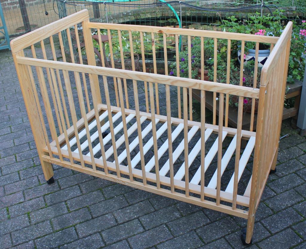 LIT EVOLUTIF BEBE/ENFANT AVEC MOBILE, Enfants & Bébés, Chambre d'enfant | Lits, Moins de 70 cm, Comme neuf, Sommier à lattes, Enlèvement