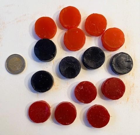 Pak van 15 kleurtabletten voor kaarsen, Ophalen of Verzenden, Zo goed als nieuw, Rood, Kaars