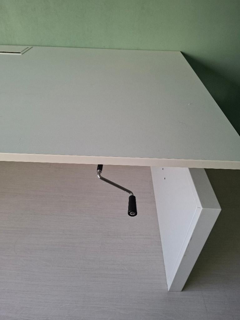 Bureau, Huis en Inrichting, Bureaus, Ophalen, In hoogte verstelbaar, Zo goed als nieuw