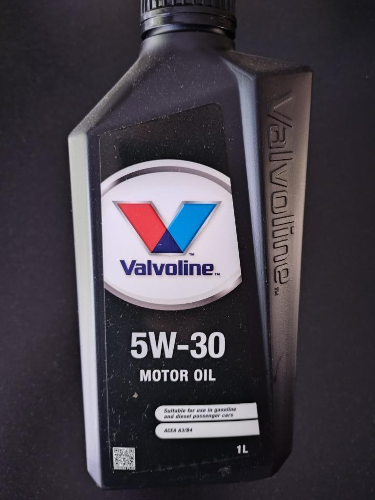 Lot d'huile Valvoline 5W30, Autos : Divers, Produits d'entretien, Enlèvement