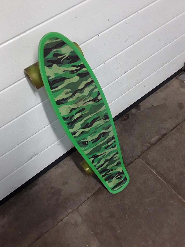 Skateboard junior avec roues lumineuses., Sports & Fitness, Enlèvement, Comme neuf, Skateboard