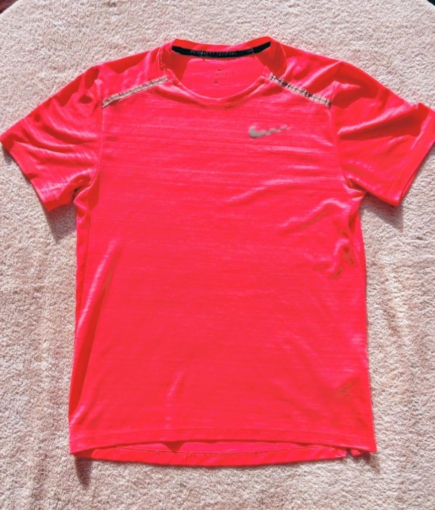 Titel:
Nike Dri-FIT sportshirt – rood – maat S, Rouge, Fitness, Enlèvement ou Envoi, Nike