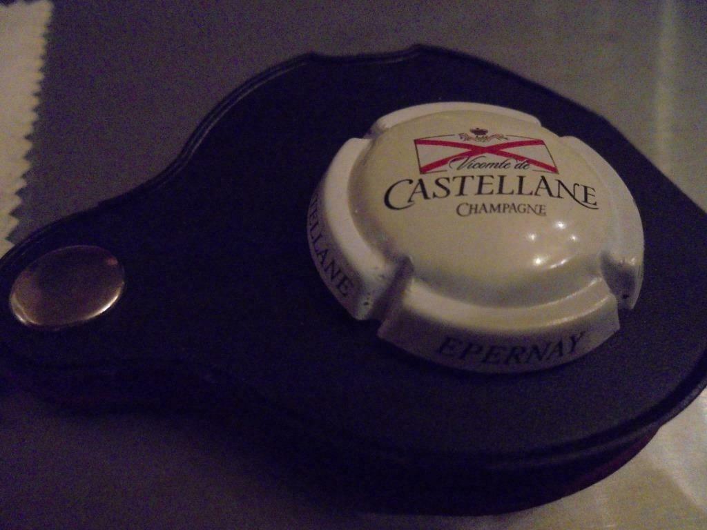 de castellane, Enlèvement ou Envoi, Comme neuf