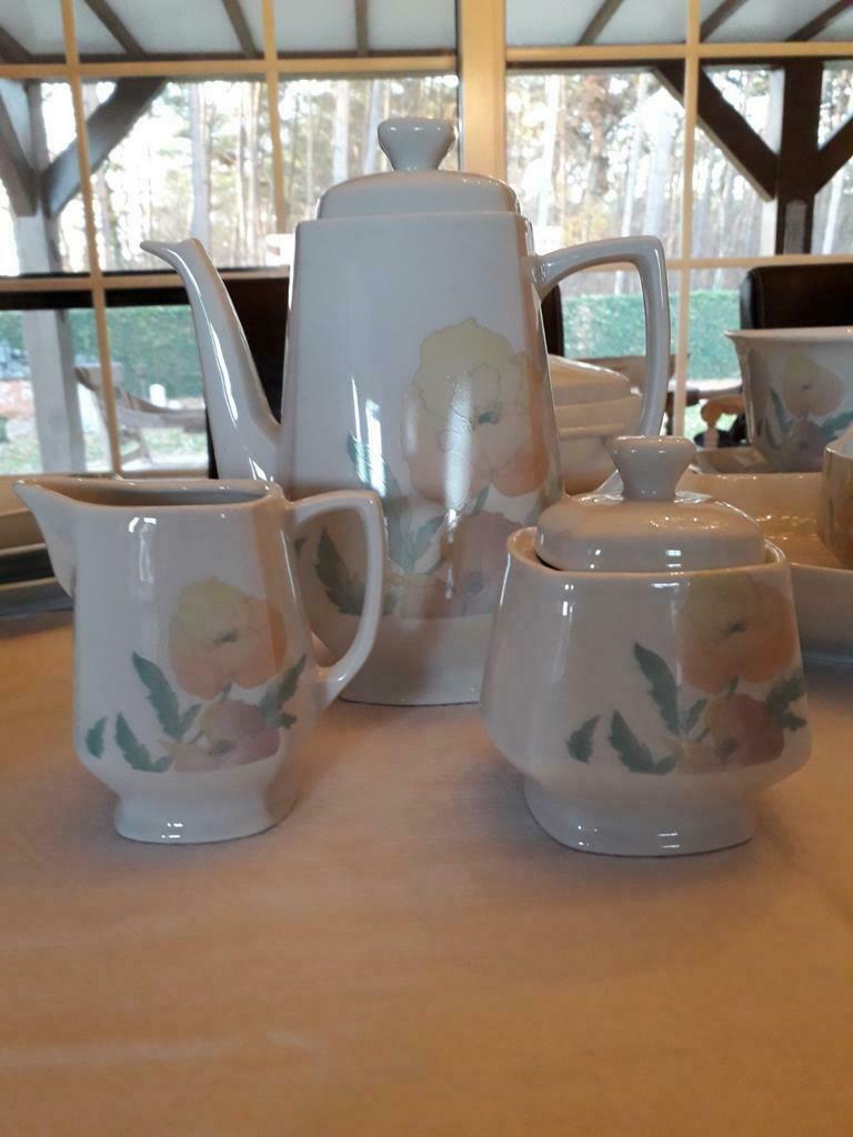 Service à dîner et à café en porcelaine de LIMOGES 69 pièces, Enlèvement, Comme neuf, Porcelaine, Service complet