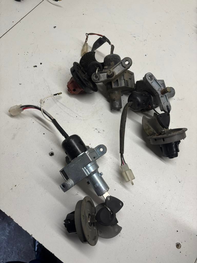 Yamaha Aerox contactslot met tankdop met sleutels, Ophalen