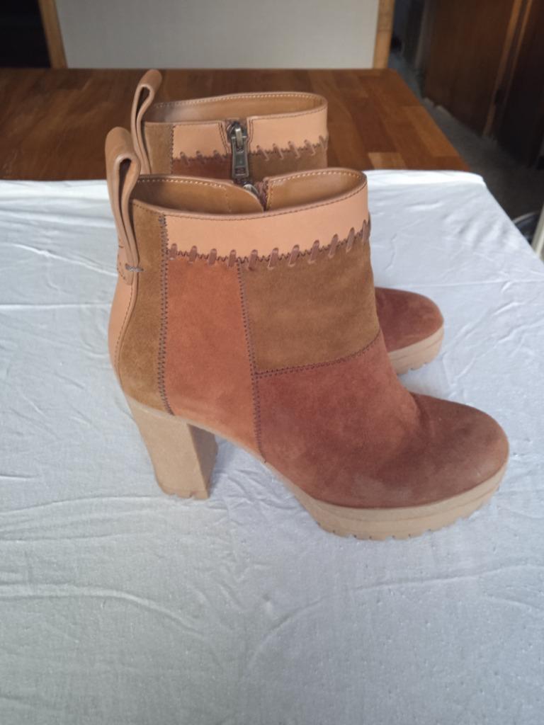 A vendre bottine en cuir pour femme, Ophalen, Beige, Lage of Enkellaarzen, Nieuw