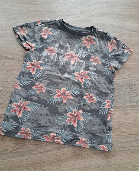 WE hawaii print t-shirt 110/116, WE, Ophalen of Verzenden, Zo goed als nieuw, Shirt of Longsleeve