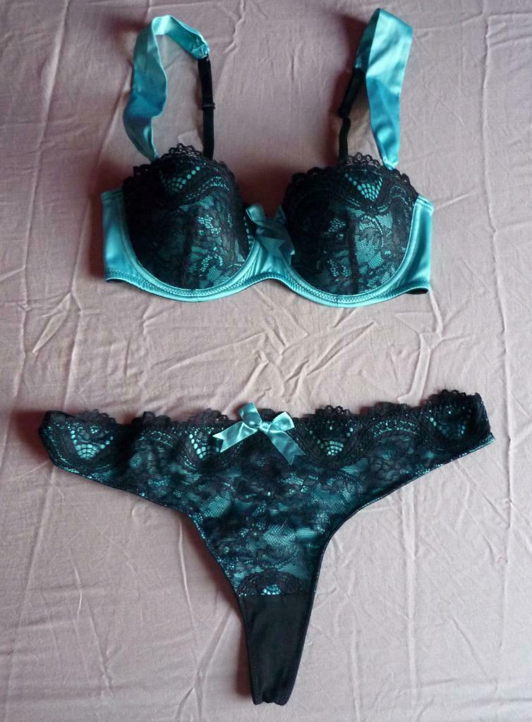 Set turquoise satijn zwarte kanten BH en string Hunkemöller, Ophalen of Verzenden, Setje