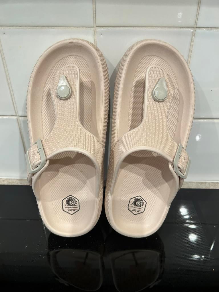 Slippers, Kleding | Dames, Slippers, Overige kleuren, Ophalen of Verzenden, Zo goed als nieuw