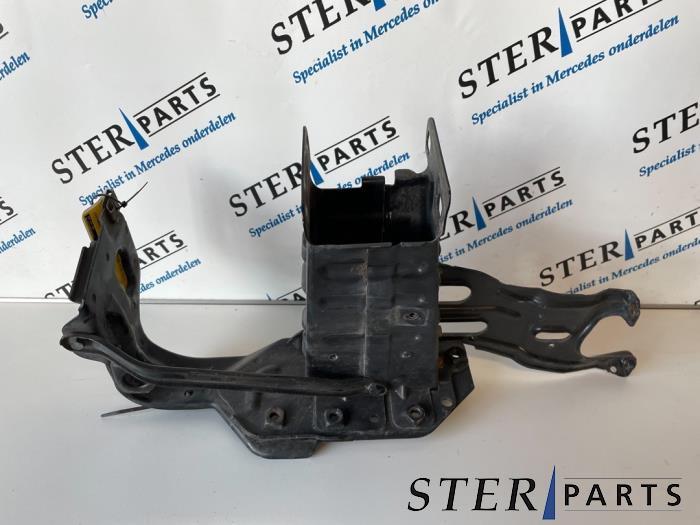 Chassisbalk voor van een Mercedes C-Klasse, Auto-onderdelen, Ophanging en Onderstel, Mercedes-Benz, Gebruikt, 3 maanden garantie