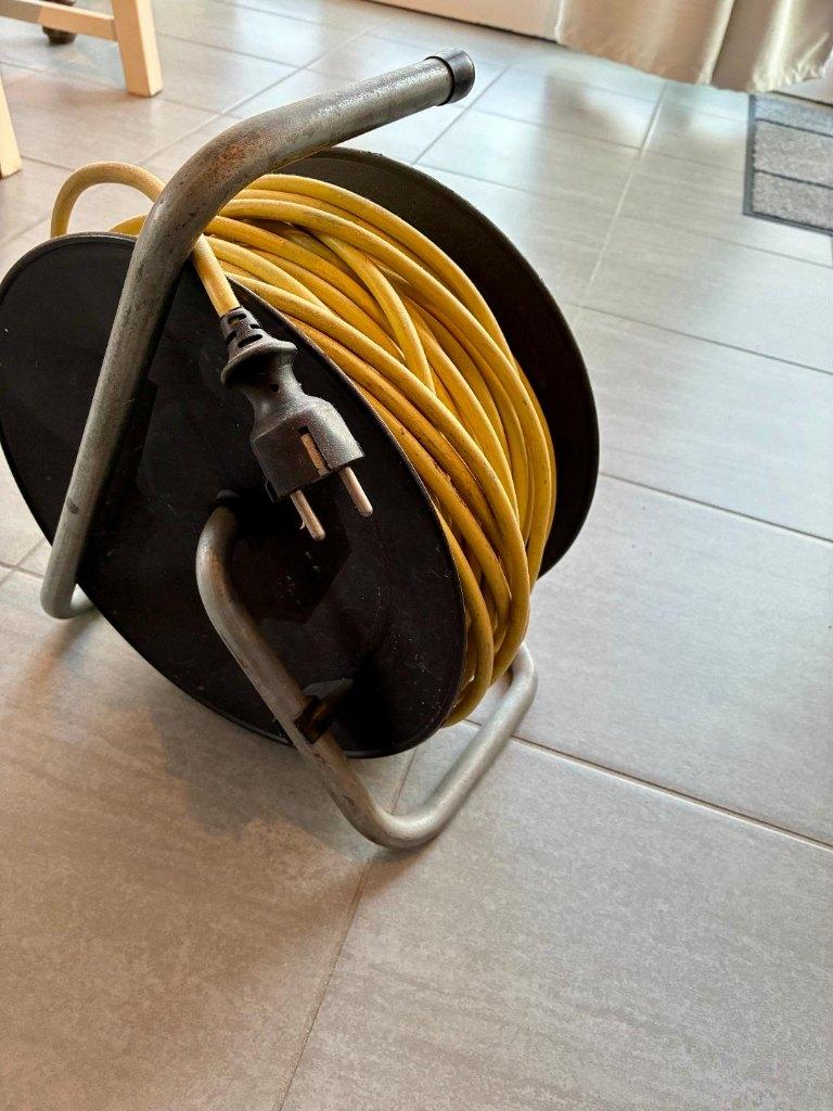 Trois enrouleur de câble, Enlèvement, Utilisé, Câble ou Fil électrique