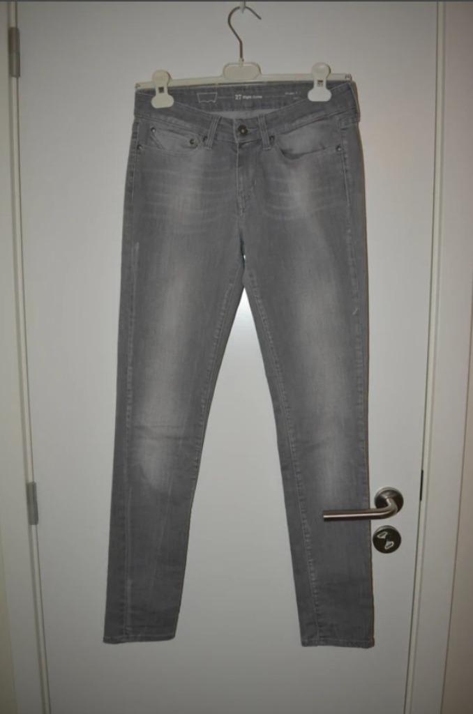 Levi's jeans voor dames, Overige jeansmaten, Ophalen of Verzenden, Zo goed als nieuw, Grijs