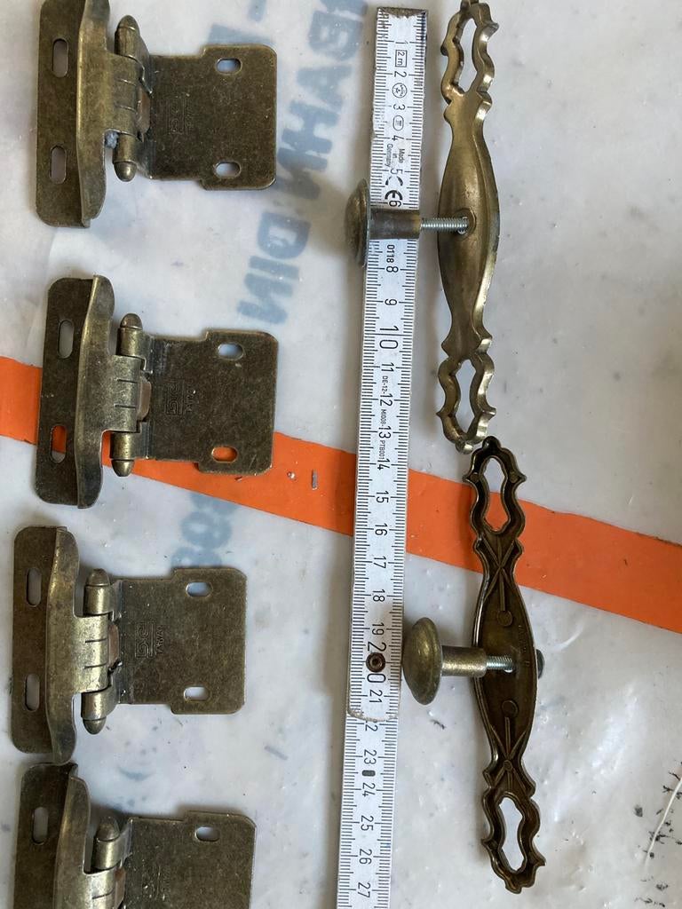 4 charnières et 2 boutons avec rosaces laiton, Enlèvement, Utilisé