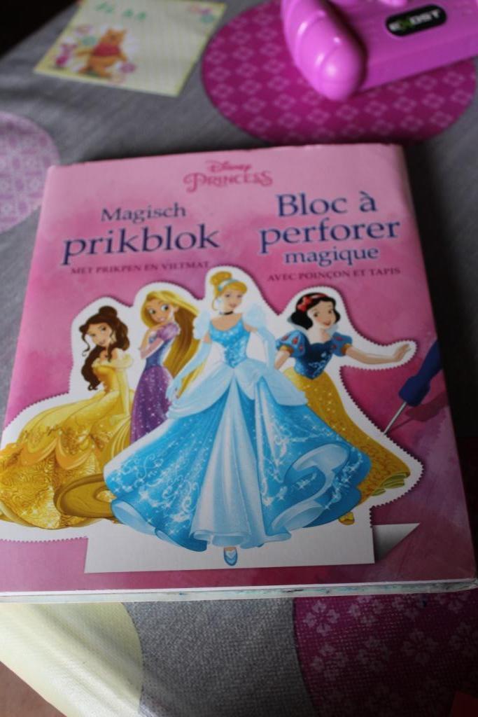 Bloc à perforer- picoter - disney princesses, Ophalen of Verzenden