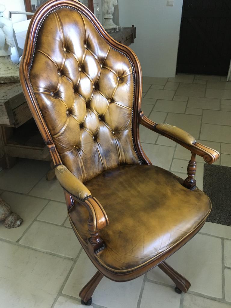 Vintage mustard Chesterfield bureaustoel, Antiek en Kunst, Ophalen