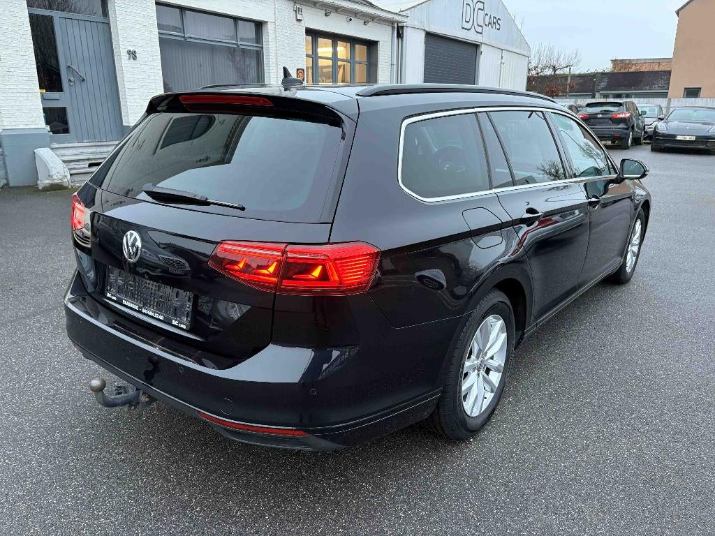 VW Passat Variant 2.0TDi 150pk DSG, Auto's, Volkswagen, 2000 kg, Zwart, Bedrijf, Onderhoudsboekje