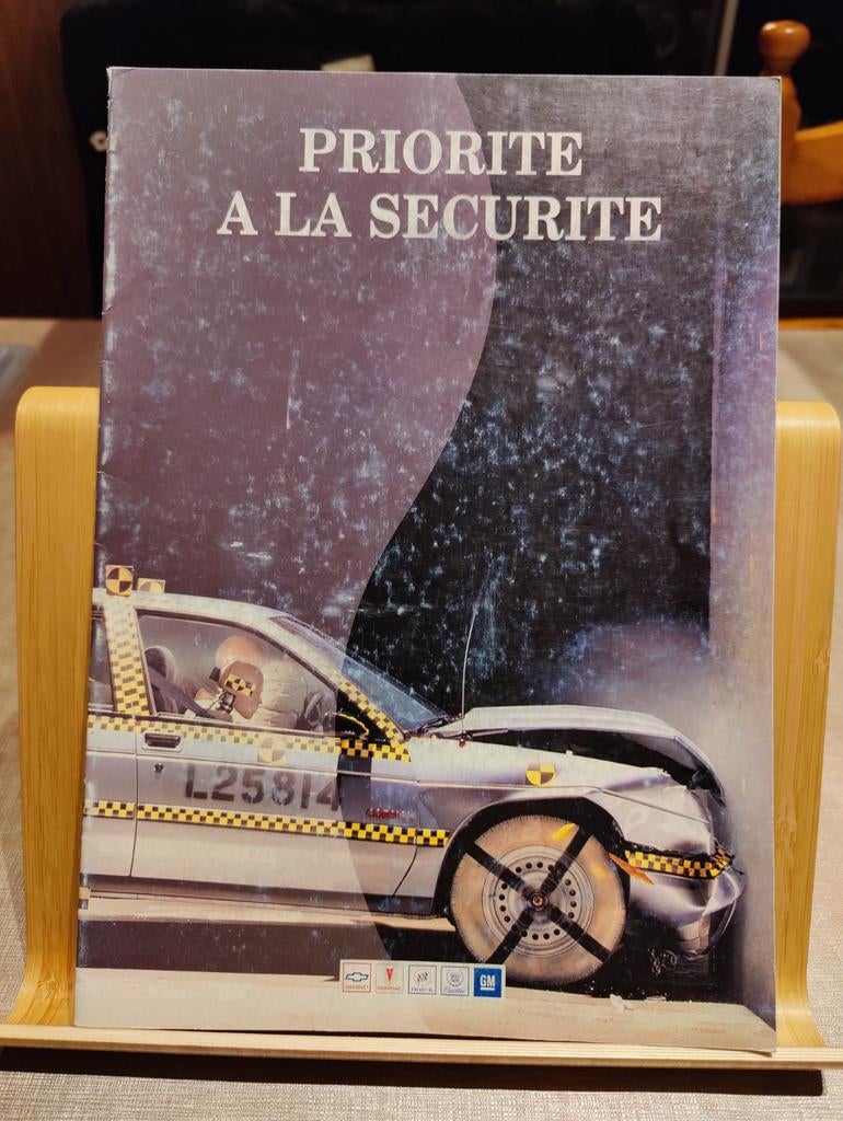 GM Buick Cadillac Chevrolet  Pontiac Brochure, Livres, Enlèvement ou Envoi, Comme neuf, Chevrolet