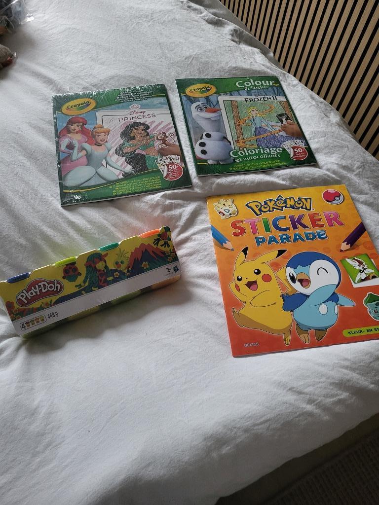 Kleurboeken, play doh en voorleesboekjes, Ophalen, Nieuw