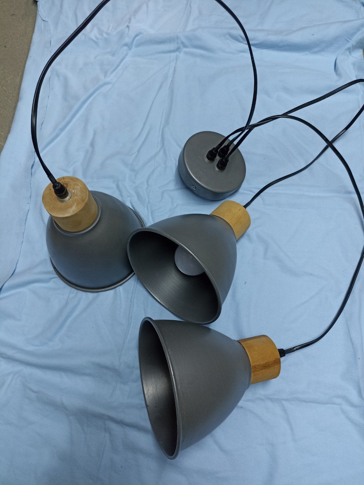 lustre suspension avec 3 coupoles