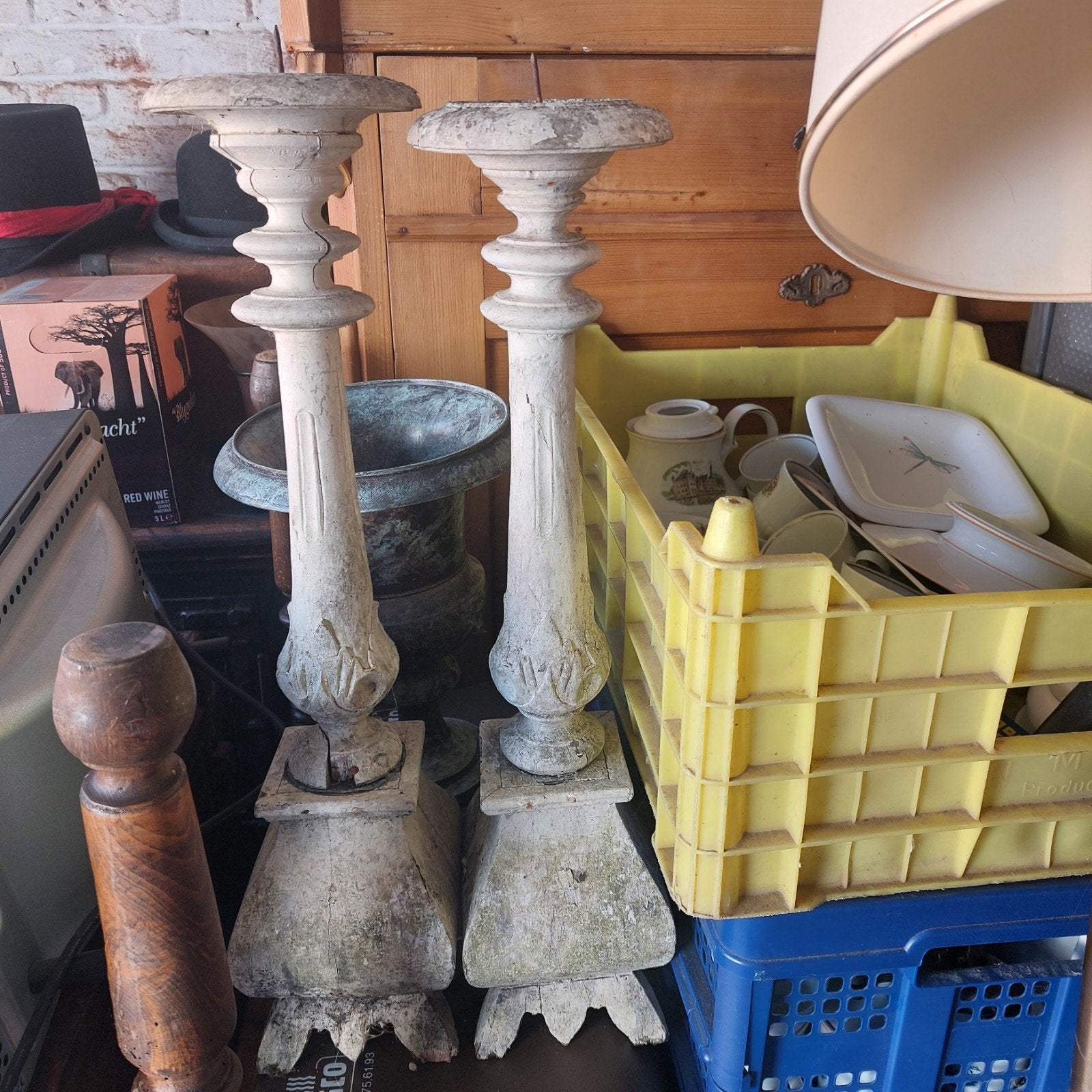 2 oude kandelaars in hout, Antiek en Kunst, Ophalen