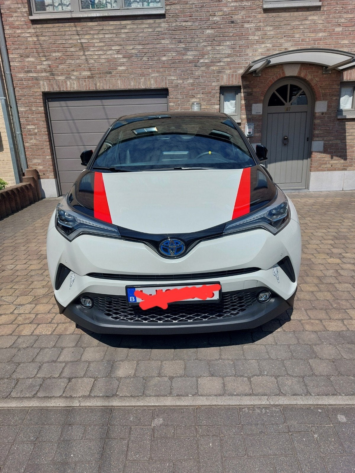 Toyota CHR hybride blanche nacrée comme neuve. Déco WEC, Cuir, Achat, Entretenue par le concessionnaire, 5 portes