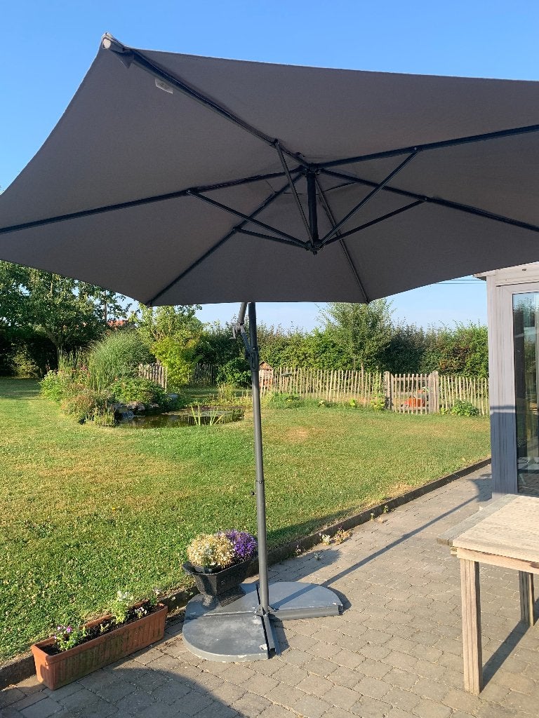 Parasol déporté 2m80 + pied + 3 dalles lestées, Jardin & Terrasse, Parasols, Comme neuf, Parasol sur pied, 2 à 3 mètres, Enlèvement