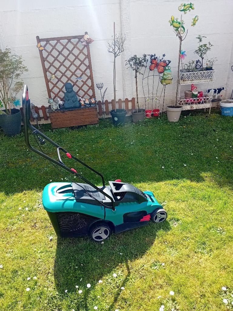 Tondeuse a gazon bosch rotak 34 électrique impeccable, Tuin en Terras, Grasmaaiers, Ophalen, Cirkelmaaier, Elektrische grasmaaier
