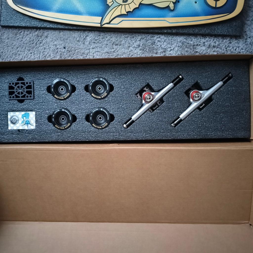 Skateboard Pokémon Bear Walker de Vaporeon - l'un des 1500, Enlèvement ou Envoi, Neuf