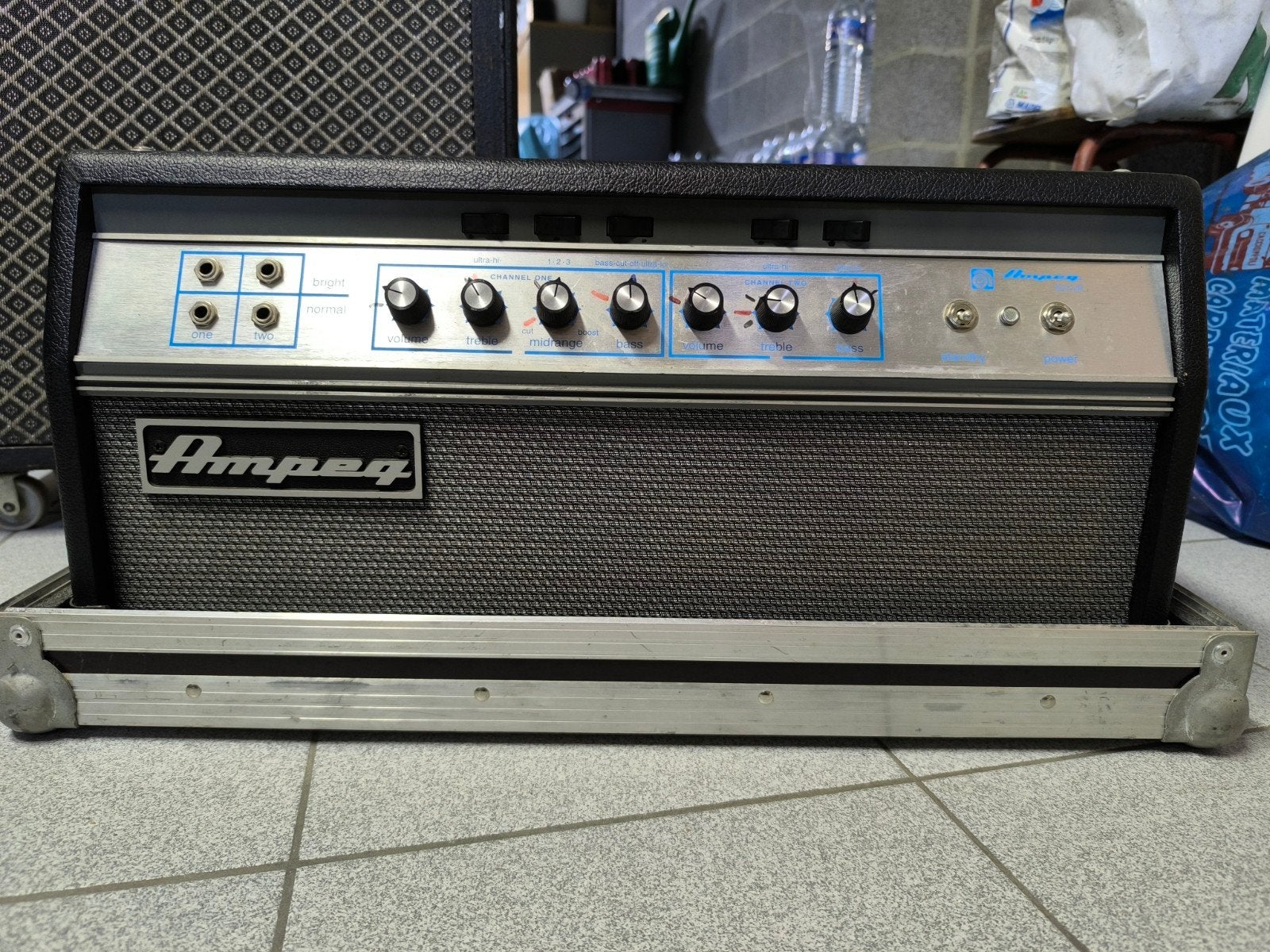 Ampeg SVT VR 300w + flight case, Musique & Instruments, Enlèvement, Comme neuf, Guitare basse