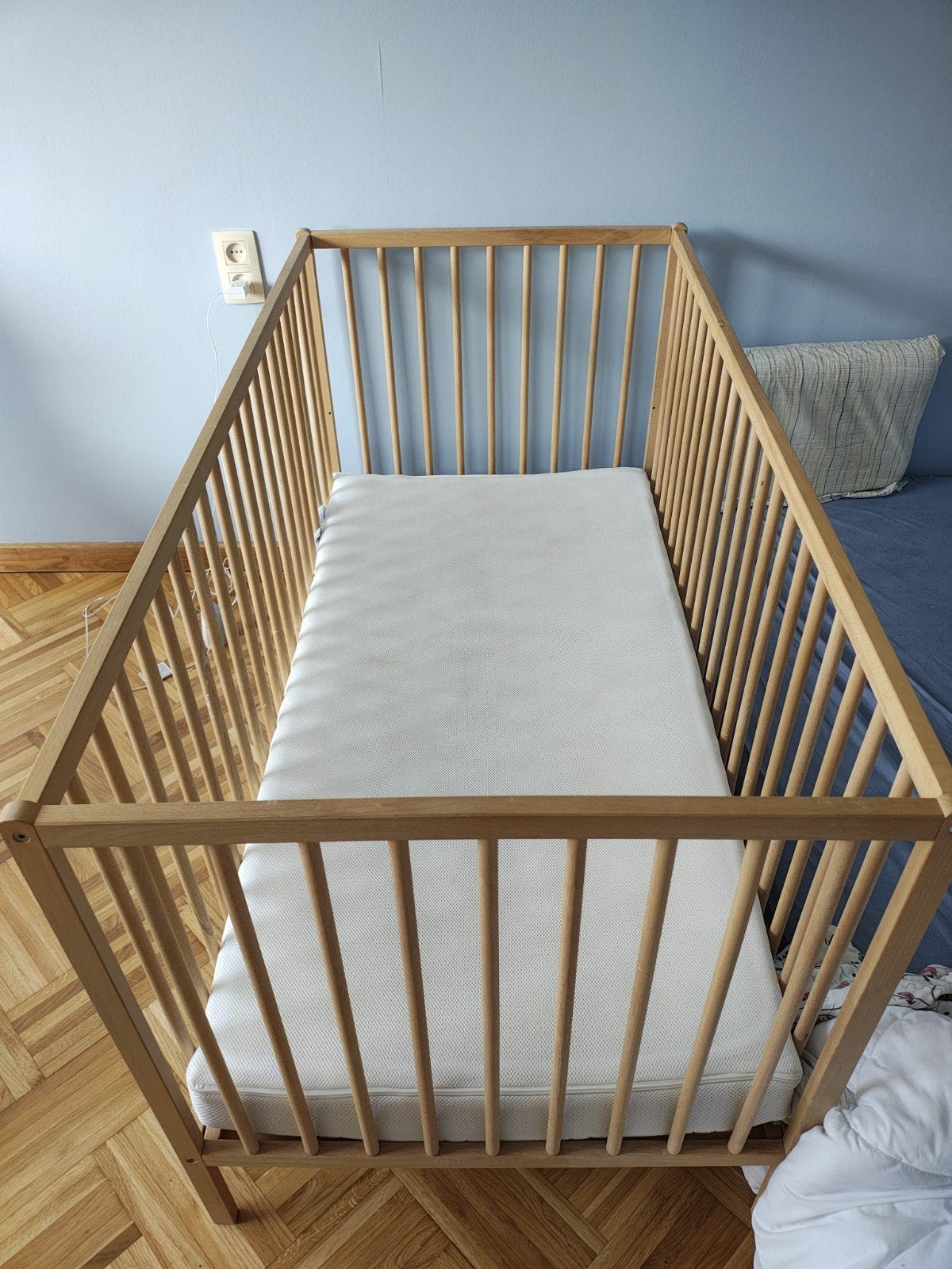 Lit bébé Ikea + matelas Zzzoo + couette et housse, Enlèvement, Matelas
