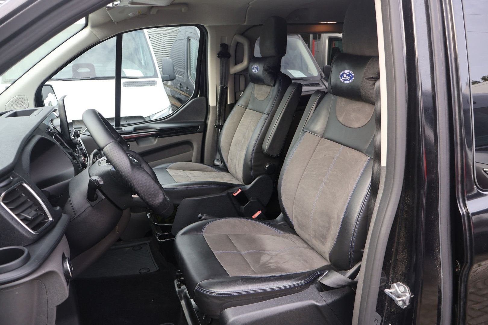 Ford Transit Custom 2.0 TDCI L1 H1 MS-RT, Auto's, Automaat, Zwart, Diesel, Ford