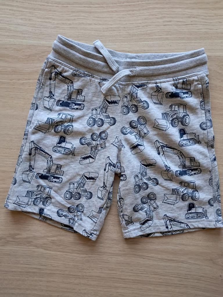 Nieuwe short maat 122, Kinderen en Baby's, Kinderkleding | Maat 122, Broek, C&A, Nieuw, Ophalen of Verzenden