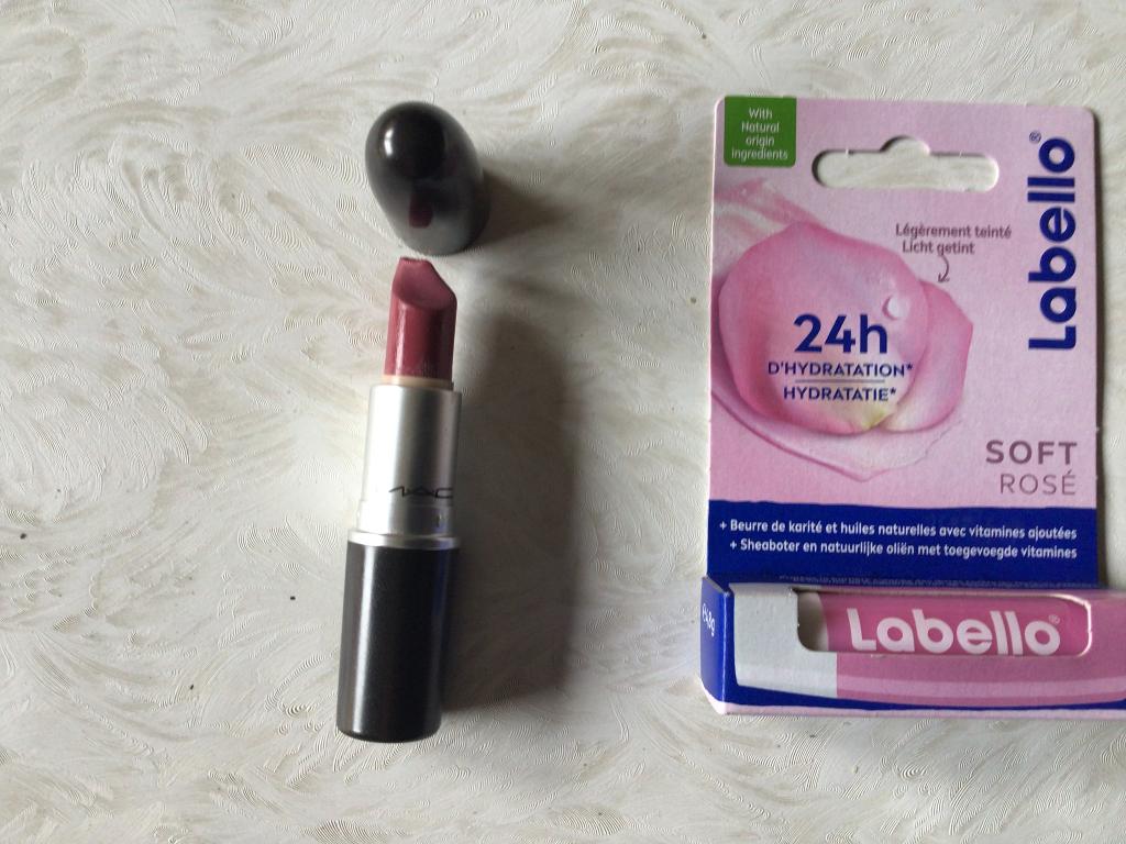 Mac lippenstift lipstick Plumful A18- Labello soft Rosé, Handtassen en Accessoires, Uiterlijk | Cosmetica en Make-up, Ophalen of Verzenden