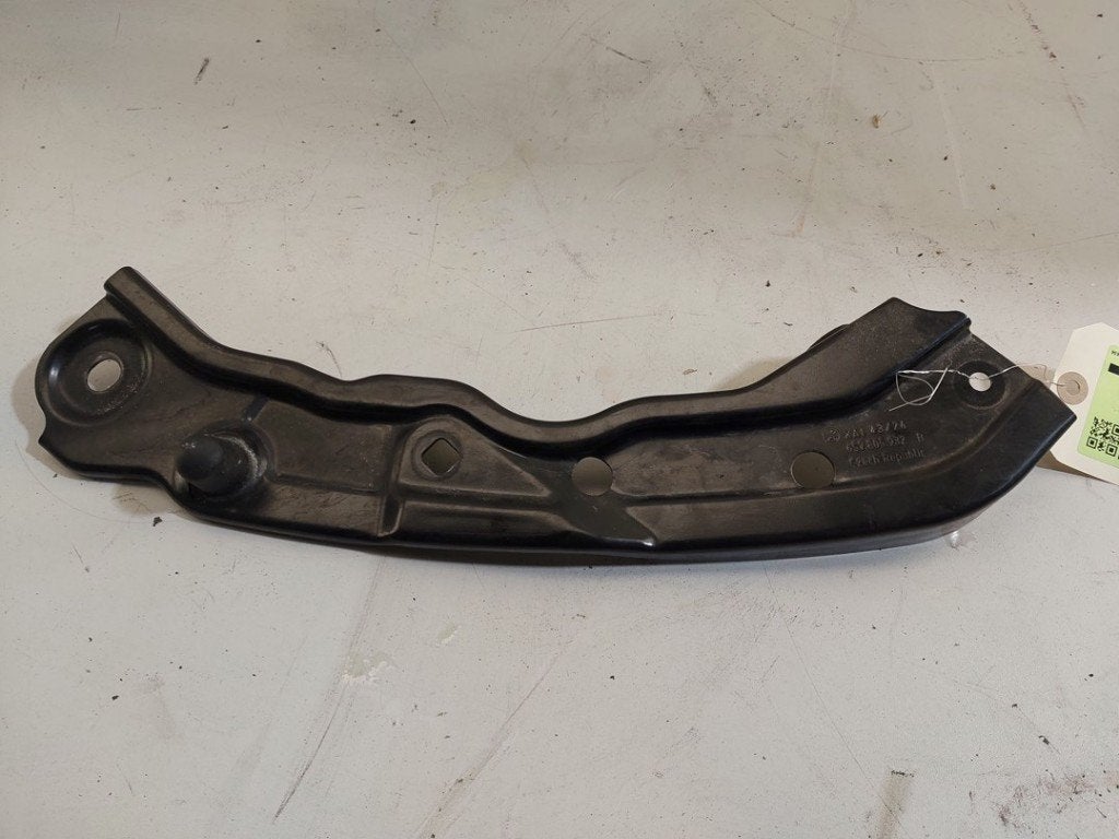 KOPLAMP HOUDER RECHTS Skoda Scala (01-2019/-) (|657805932B|), Gebruikt, Info@skoda-auto.de, Skoda, Max-Planck-Straße  3-5
64331  Weiterstadt, DE
