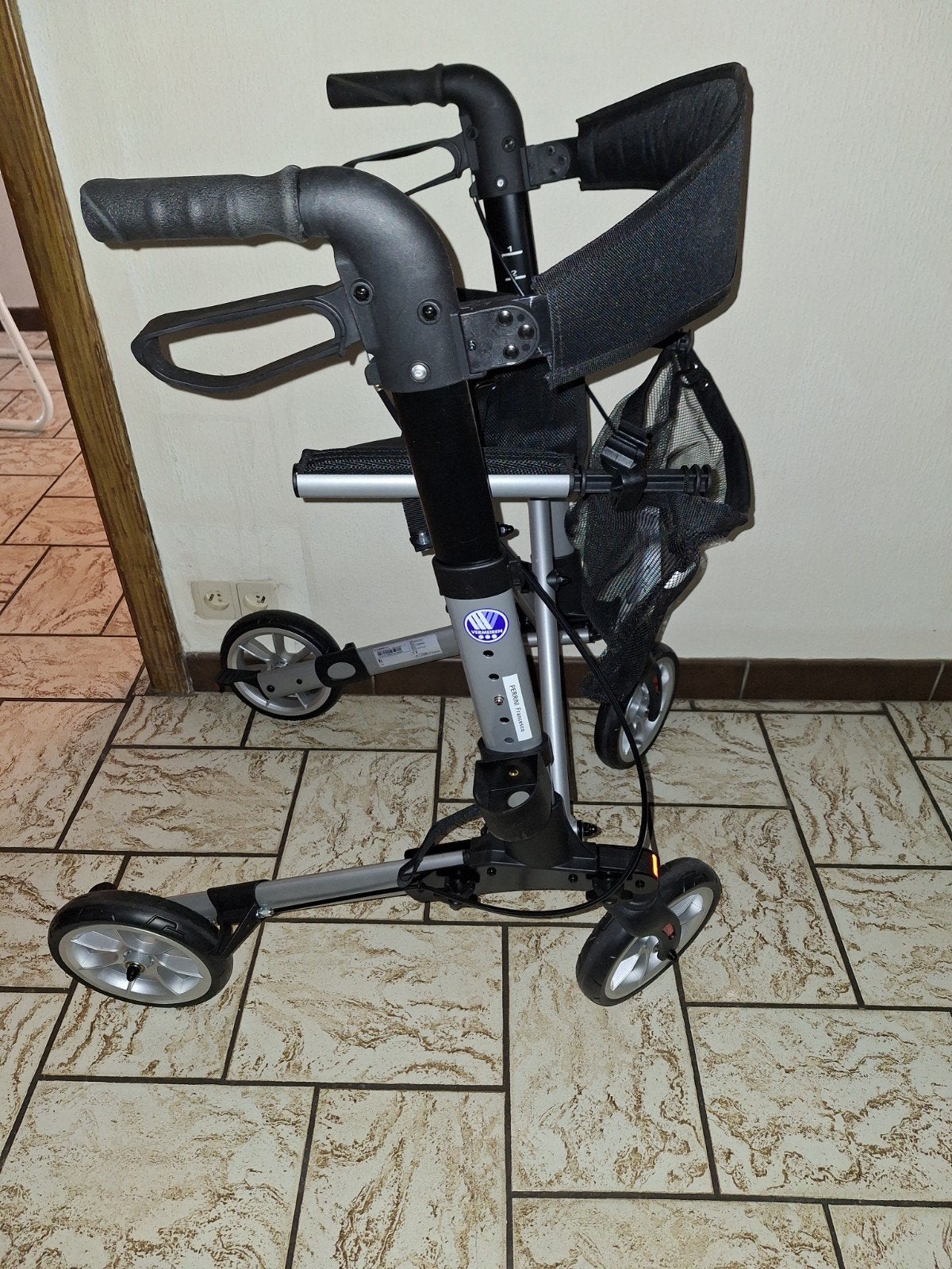 NIEUWE ROLLATOR/ROLLATOR, Diversen, Rollators, Ophalen, Opvouwbaar