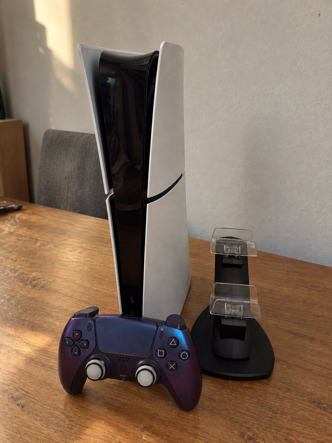 PS5 Slim 1TB + Controller + Laadstation, Ophalen, Zo goed als nieuw