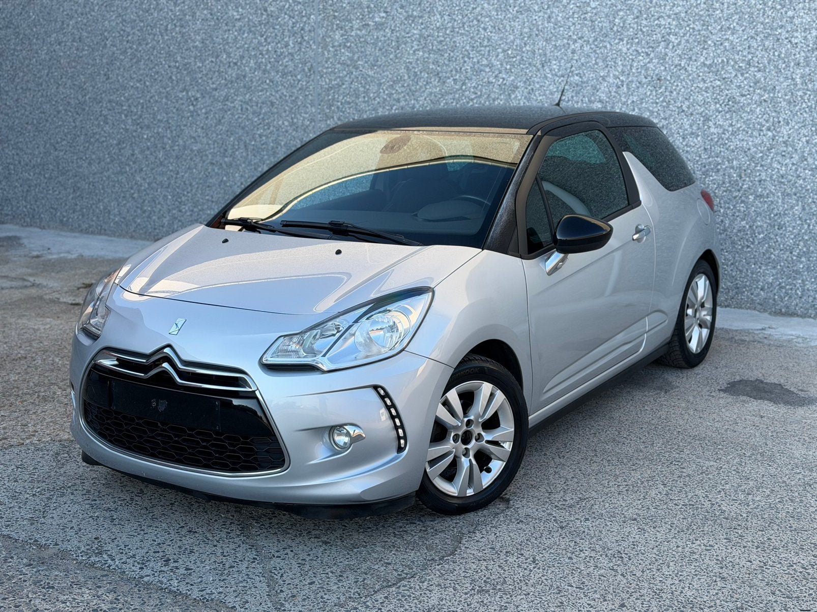 Citroën DS3 So-Chic 1.6e-HDI 92PK Navi - Airco - 1e Eigenaar, Voorwielaandrijving, Stof, Zwart, 4 cilinders