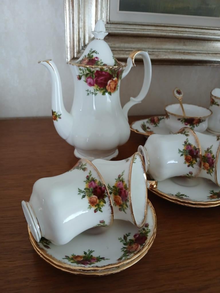 Royal Albert Old Country servies, Antiek en Kunst, Ophalen