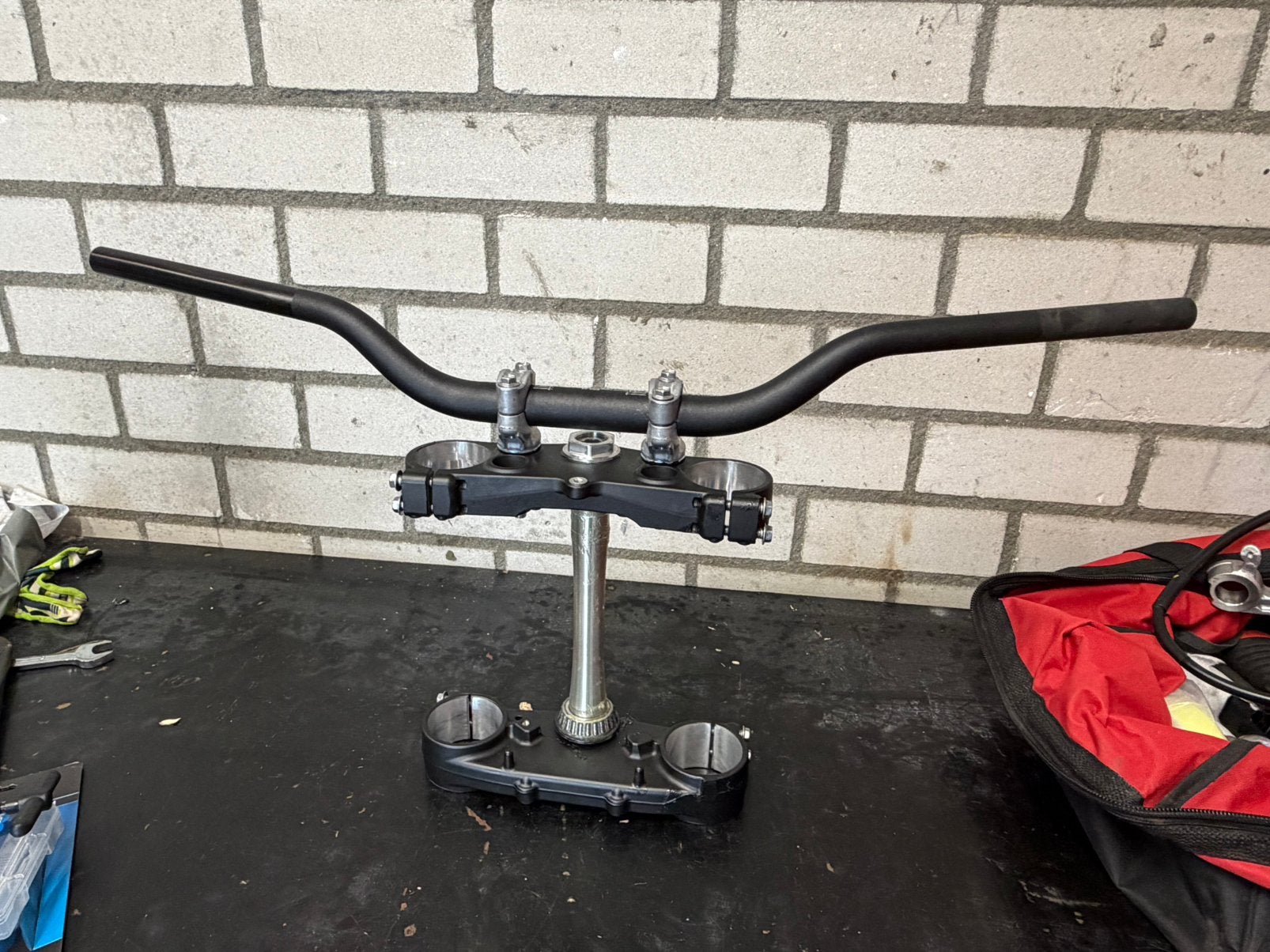 Nieuwe kroonplaten Yamaha YZ-F 2026, Ophalen