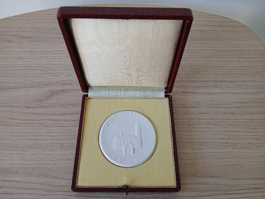 Medaille wit porselein, Lutherstadt Wittenberg, Schloßkirche, Postzegels en Munten, Penningen en Medailles, Ophalen of Verzenden