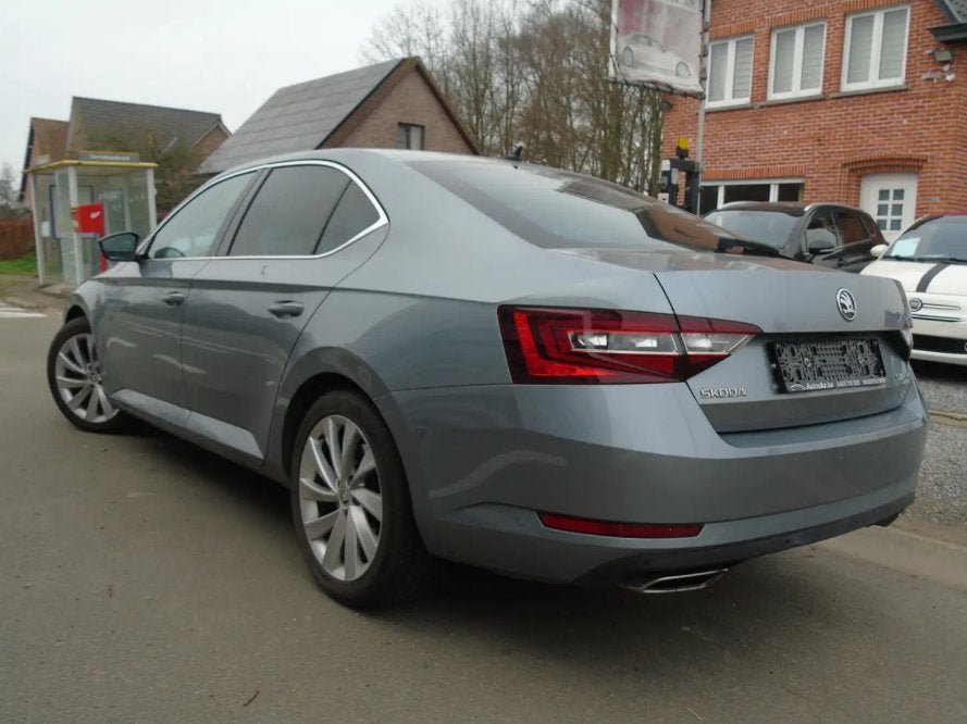 Skoda Superb 2.0i 4x4 *08/2016*1e Eigen*Navi*Xenon*AUTOMAAT, Auto's, Skoda, Automaat, Leder, Dealer onderhouden, Lichtsensor