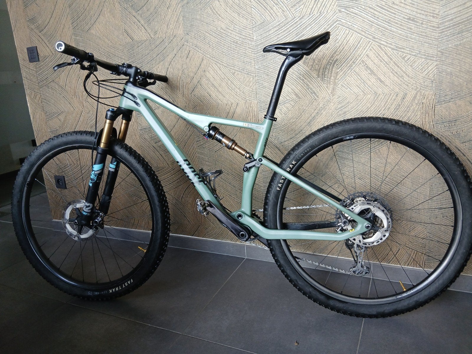 Rose Thrill Hill 4, taille M, Vélos & Vélomoteurs, Enlèvement, Hommes, Frein à disque, Utilisé