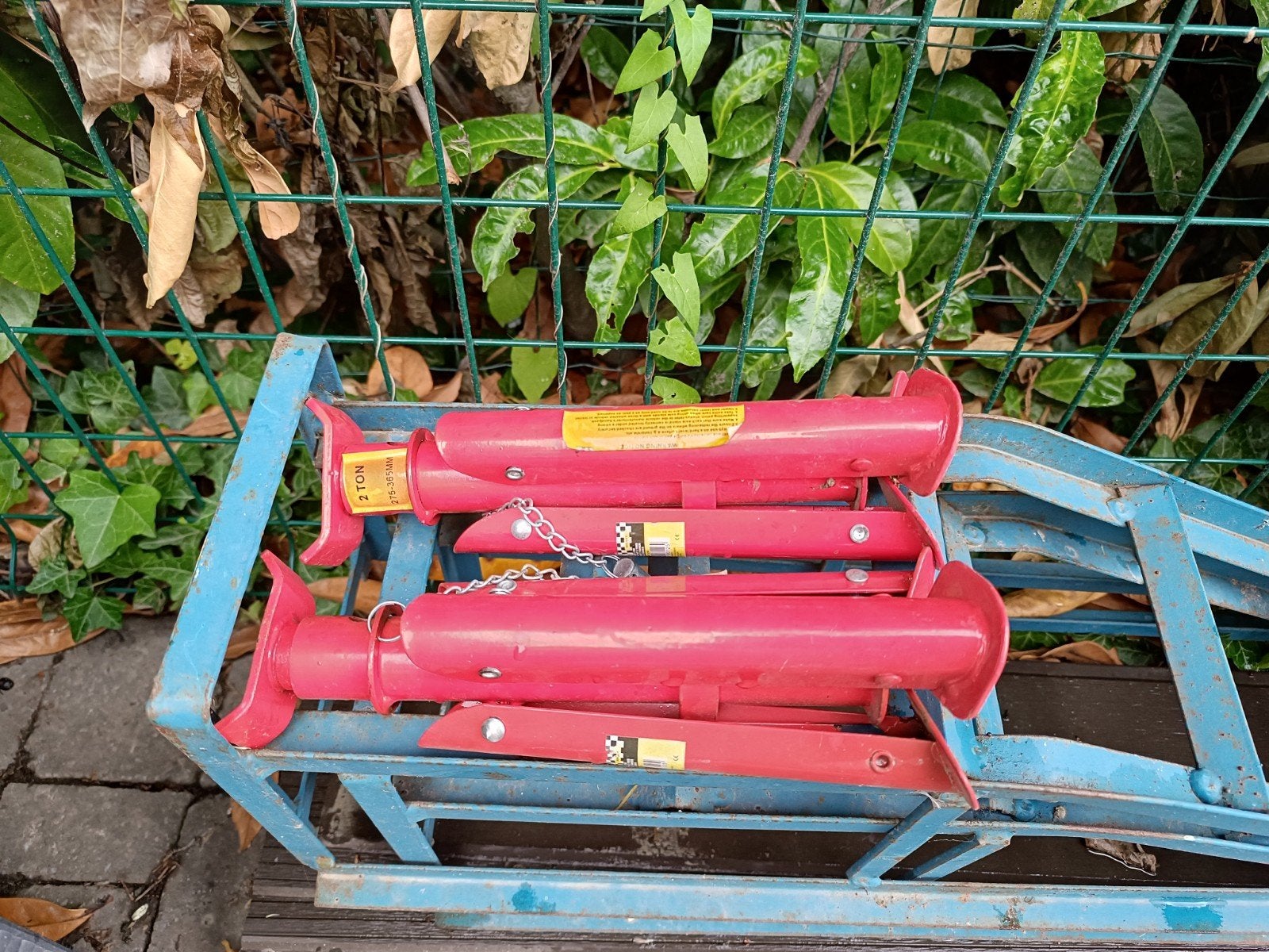 rampe est chandelle pour voiture