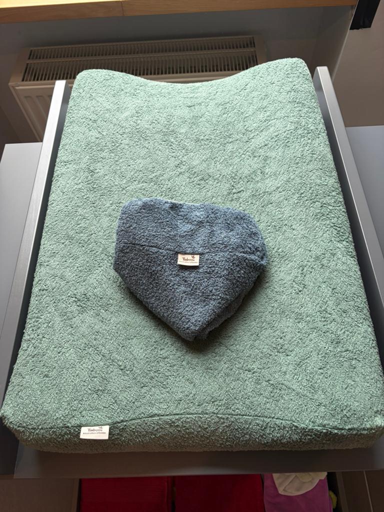 Quax verzorgingskussen (incl 2 overtrekken), Ophalen of Verzenden, Zo goed als nieuw, Aankleedkussen, Overige merken