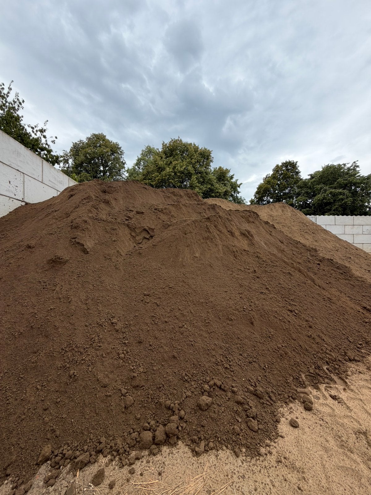 Gratis afgezeefde  zwarte grond, Ophalen