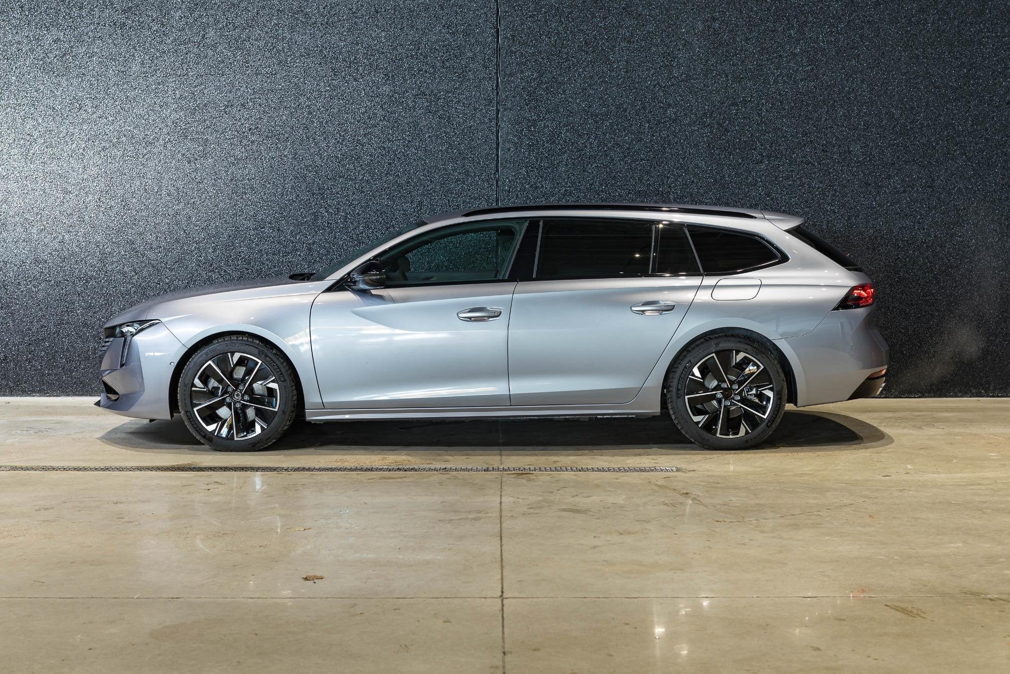 Peugeot 508 SW 1.6 Hybrid 225 e-EAT8 Allure, Auto's, 745 kg, Stof, Gebruikt, 4 cilinders