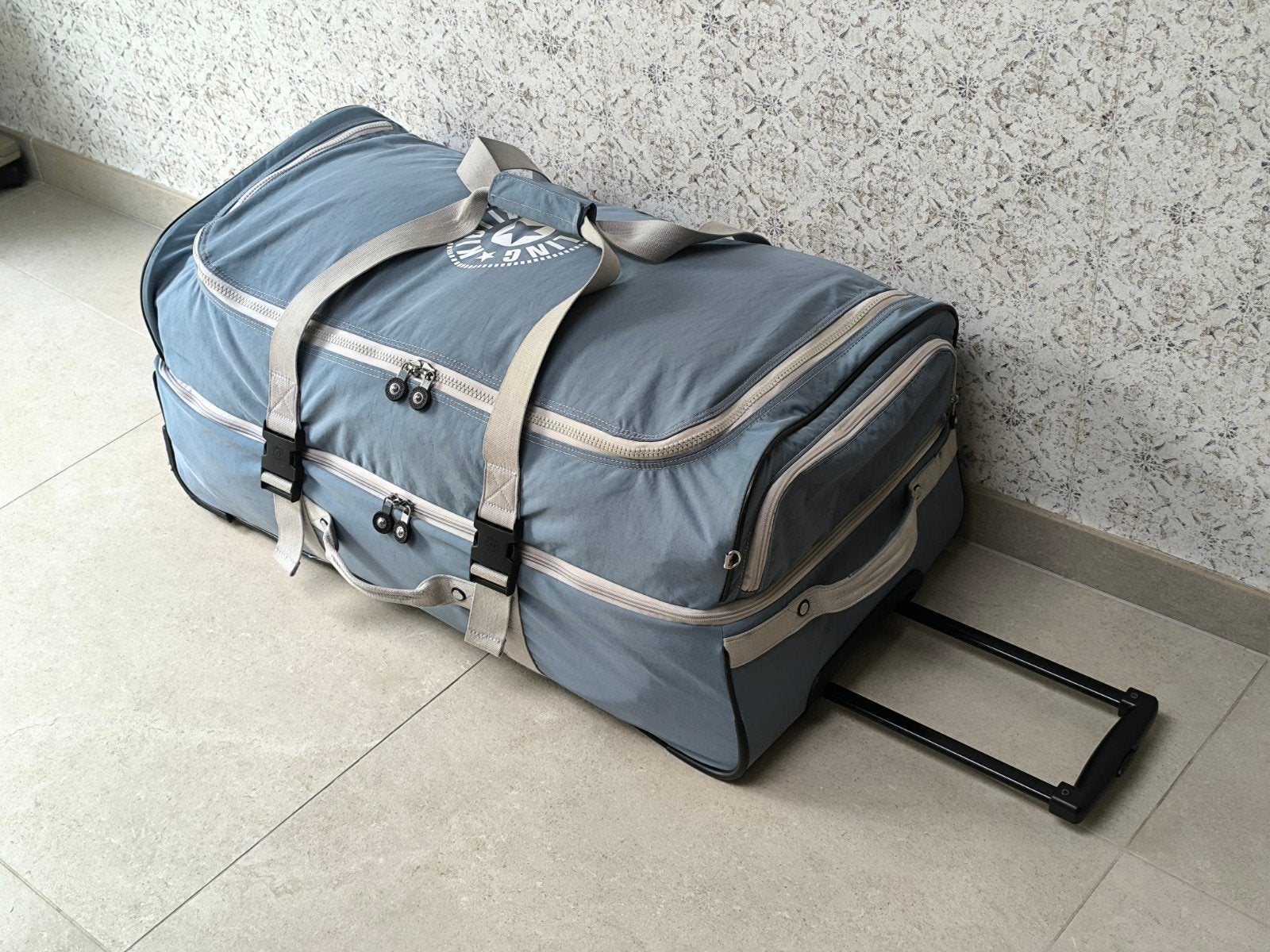 Kipling Teagan L Grand sac de voyage a roulettes (Bleu), Bijoux, Sacs & Beauté, Sacs | Sacs de voyage & Petits Sacs de voyage