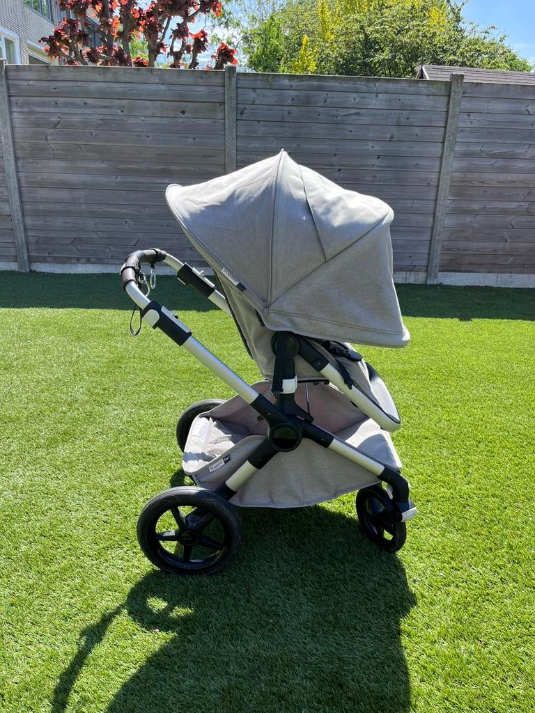 Bugaboo Fox 2 lichtgrijs, Kinderen en Baby's, Kinderwagens en Combinaties, Gebruikt, Bugaboo, Verstelbare duwstang, Ophalen